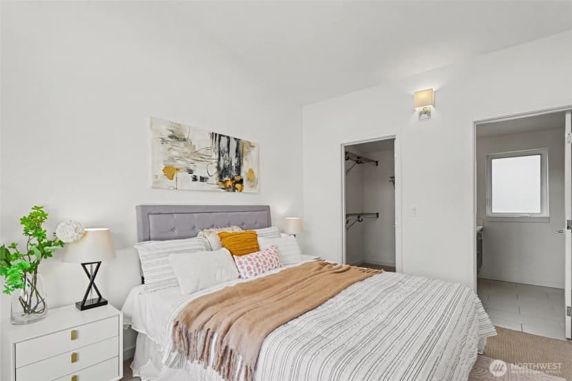 Property photo for 728 3rd Avenue N, Seattle photo 13