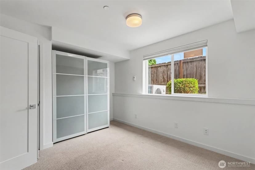 Property photo for 728 3rd Avenue N, Seattle photo 19
