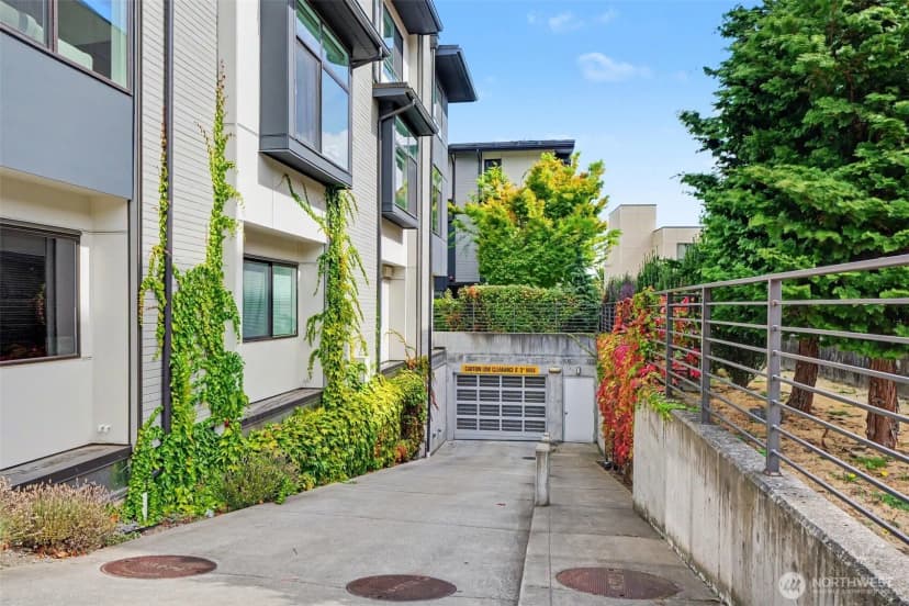 Property photo for 728 3rd Avenue N, Seattle photo 26