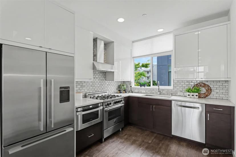 Property photo for 728 3rd Avenue N, Seattle photo 10