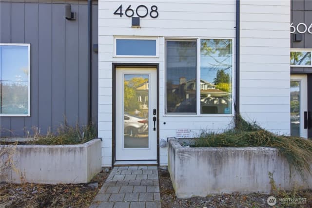 Property photo for 4608 Woodland Park Avenue N, Seattle