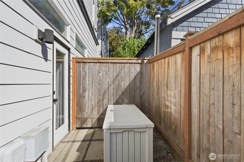 Property photo for 4608 Woodland Park Avenue N, Seattle photo 24