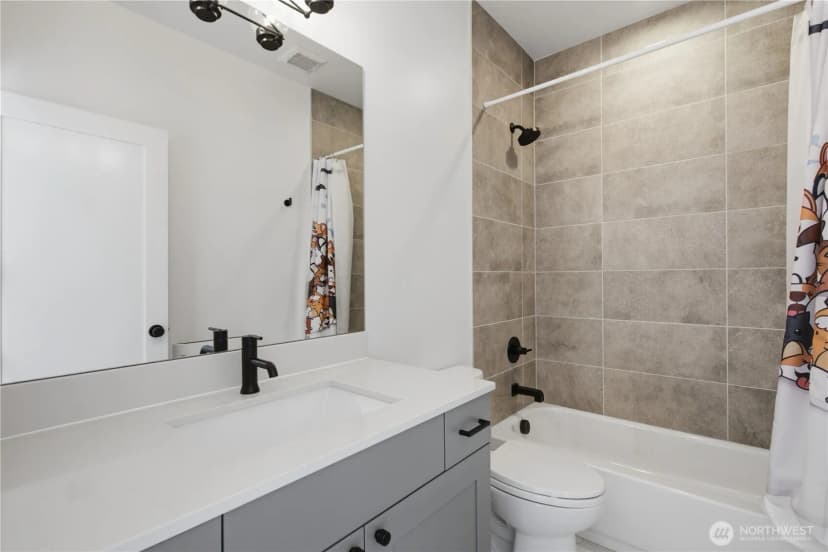 Property photo for 4608 Woodland Park Avenue N, Seattle photo 18