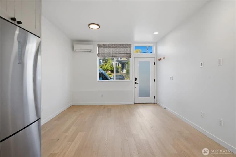 Property photo for 4608 Woodland Park Avenue N, Seattle photo 5