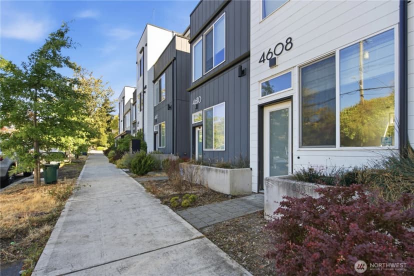 Property photo for 4608 Woodland Park Avenue N, Seattle photo 2