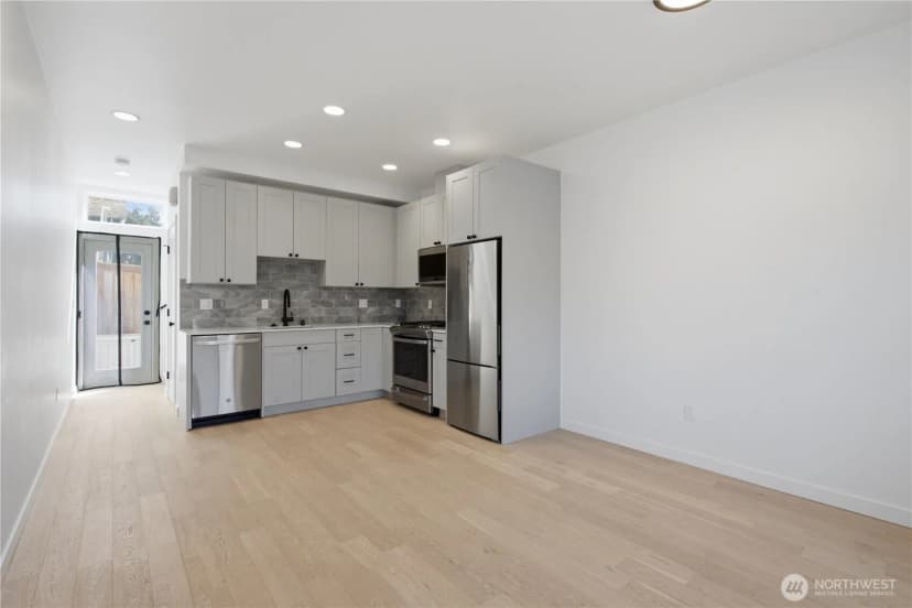 Property photo for 4608 Woodland Park Avenue N, Seattle photo 11