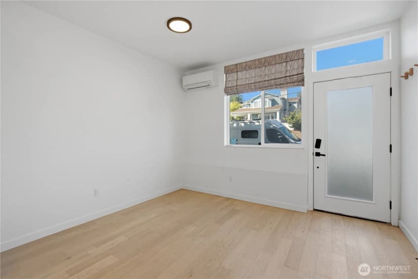 Property photo for 4608 Woodland Park Avenue N, Seattle photo 6