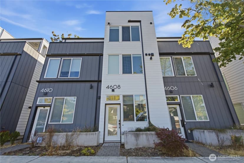 Property photo for 4608 Woodland Park Avenue N, Seattle photo 3