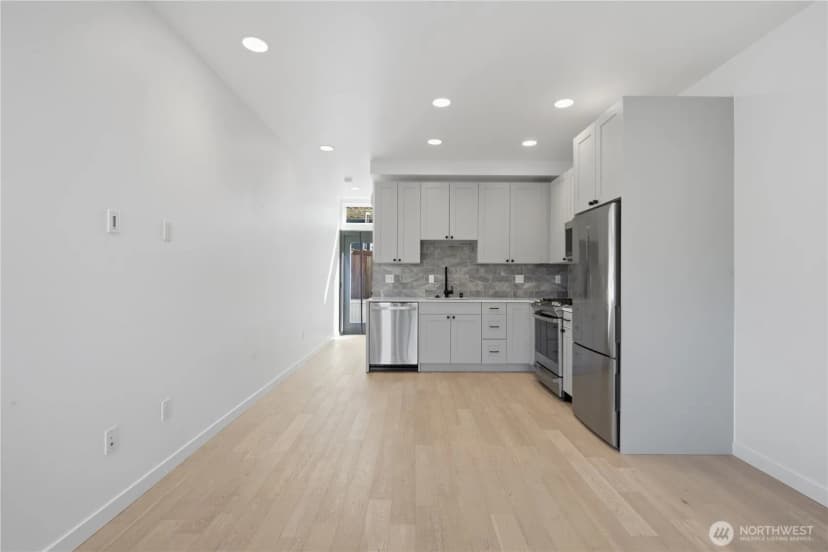 Property photo for 4608 Woodland Park Avenue N, Seattle photo 10