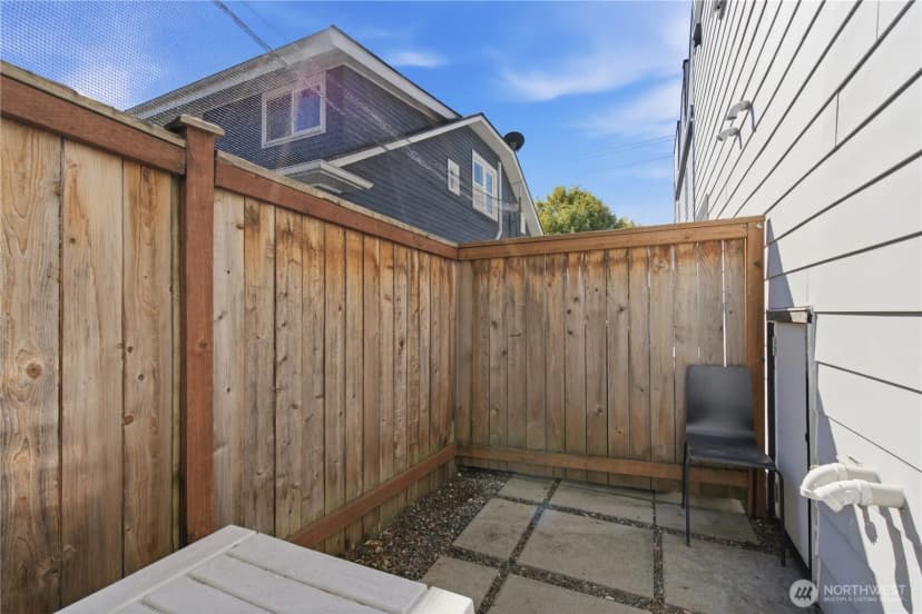 Property photo for 4608 Woodland Park Avenue N, Seattle photo 23