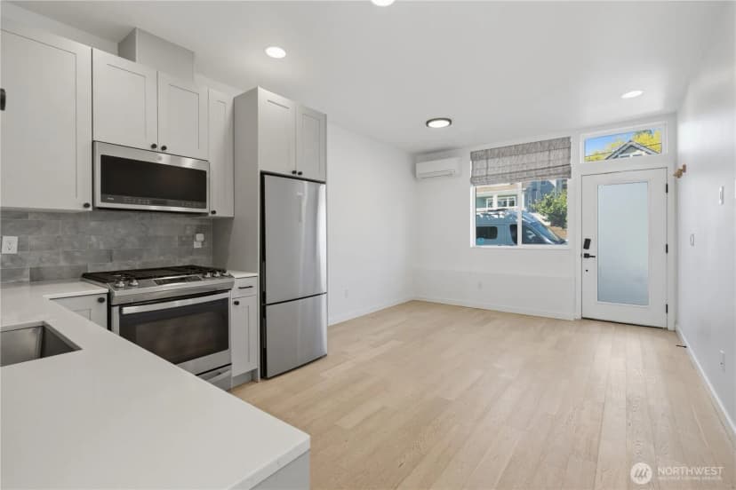 Property photo for 4608 Woodland Park Avenue N, Seattle photo 4