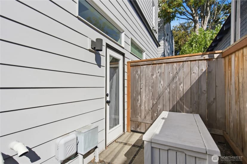 Property photo for 4608 Woodland Park Avenue N, Seattle photo 26