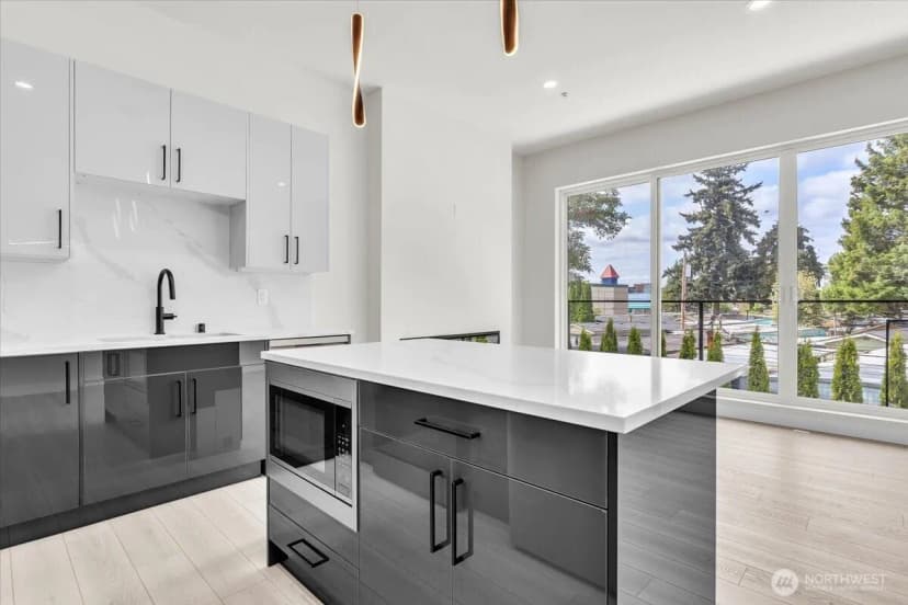 Property photo for 7005 Ne 182nd St #102, Kenmore photo 2