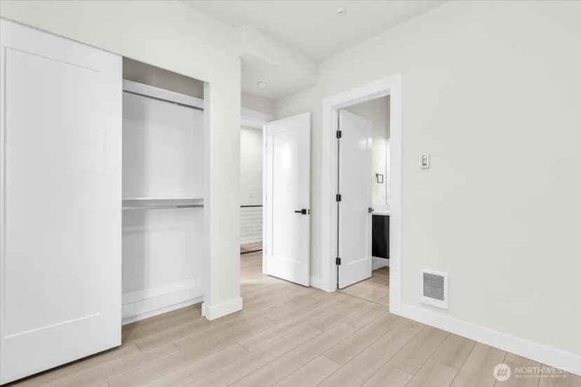 Property photo for 7005 Ne 182nd St #102, Kenmore photo 9