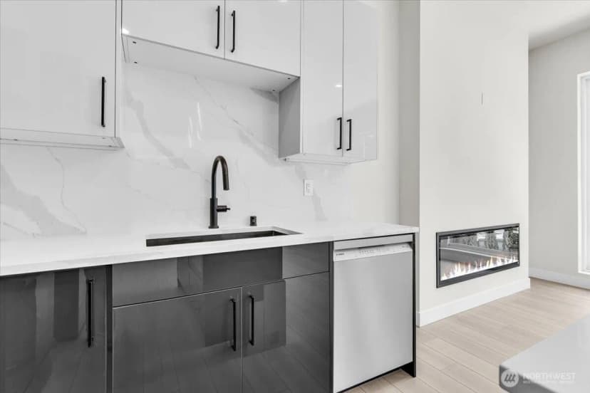 Property photo for 7005 Ne 182nd St #102, Kenmore photo 3