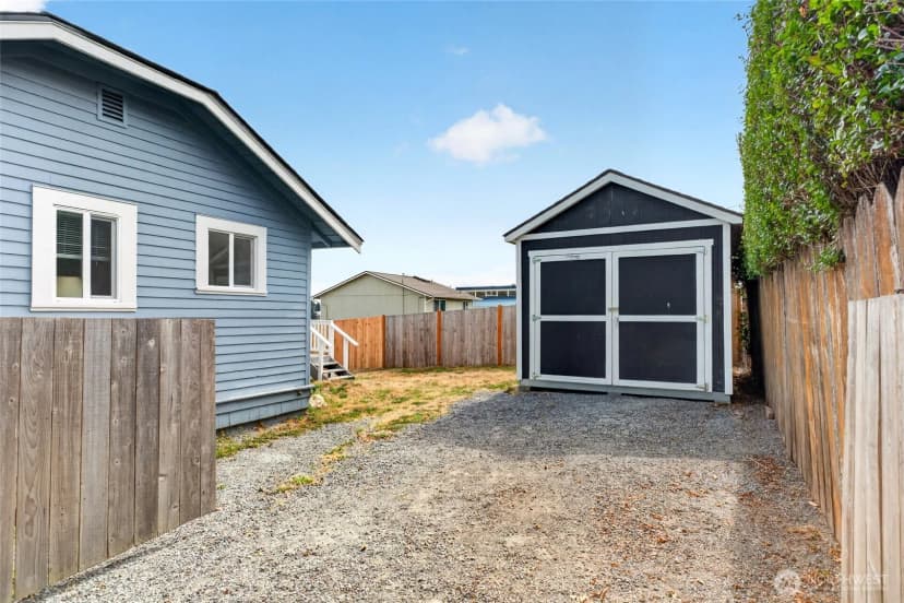 Property photo for 2907 Sw Cloverdale Street, Seattle photo 3