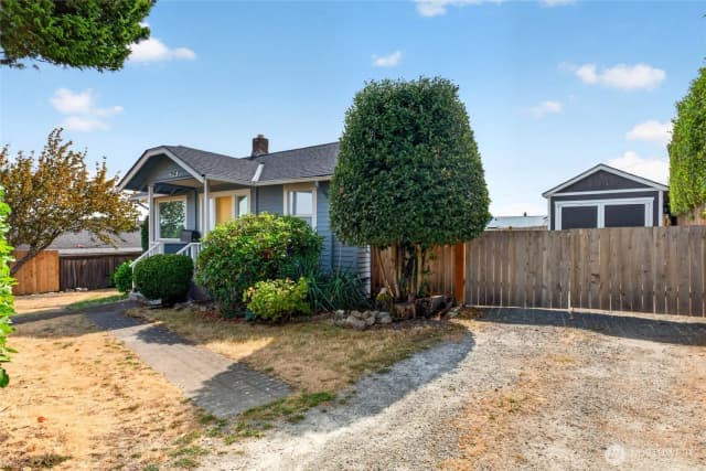Property photo for 2907 Sw Cloverdale Street, Seattle photo 2
