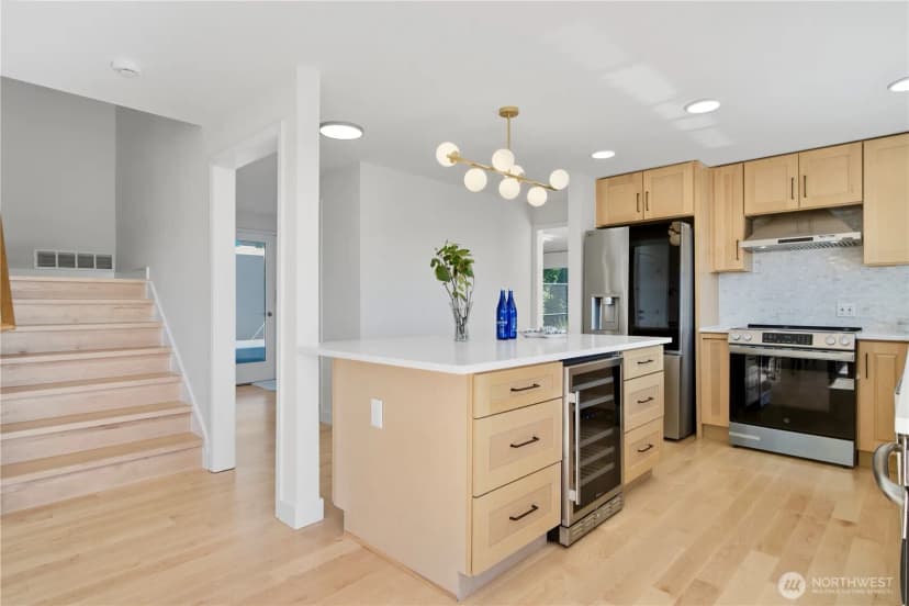 Property photo for 110 174th Place Ne, Bellevue photo 11