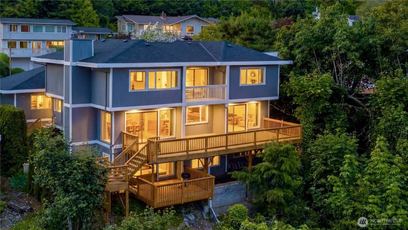Property photo for 110 174th Place Ne, Bellevue photo 3