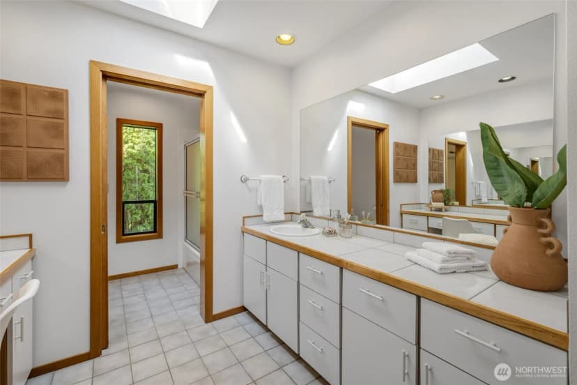 Property photo for 16328 35th Avenue Ne, Lake Forest Park photo 18