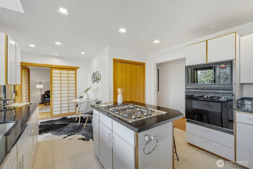 Property photo for 16328 35th Avenue Ne, Lake Forest Park photo 15