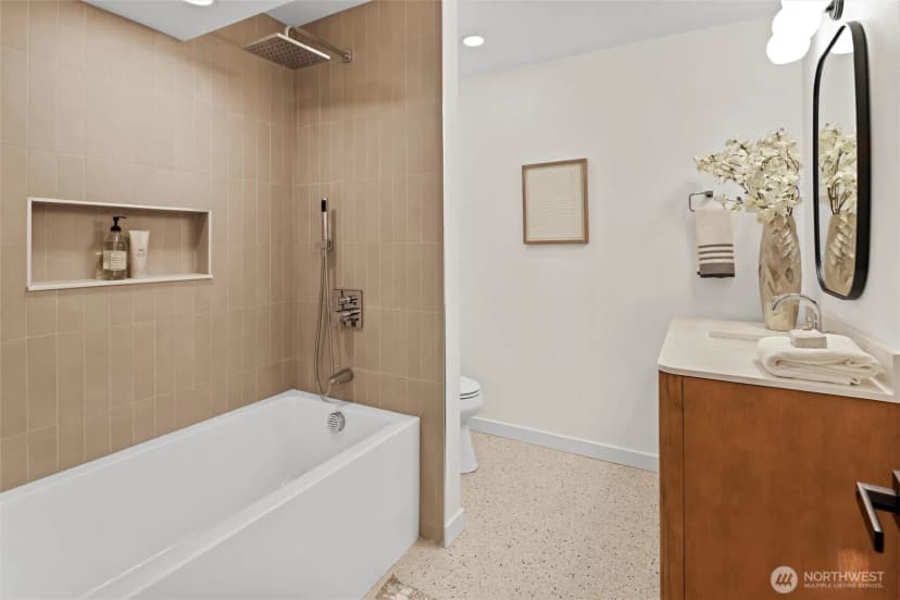 Property photo for 4360 Somerset Boulevard Se, Bellevue photo 19