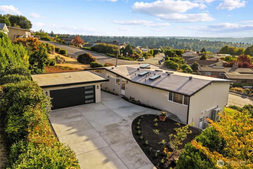 Property photo for 4360 Somerset Boulevard Se, Bellevue photo 12