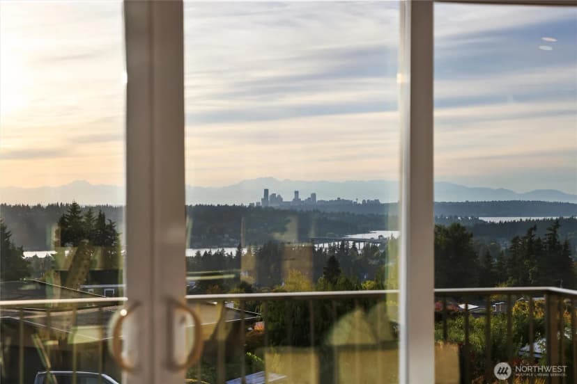 Property photo for 4360 Somerset Boulevard Se, Bellevue photo 7
