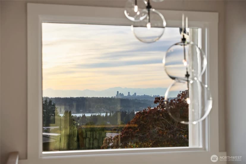 Property photo for 4360 Somerset Boulevard Se, Bellevue photo 6