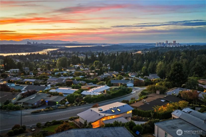 Property photo for 4360 Somerset Boulevard Se, Bellevue photo 4