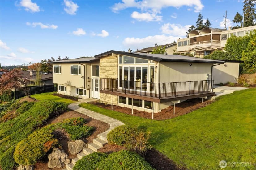 Property photo for 4360 Somerset Boulevard Se, Bellevue photo 10