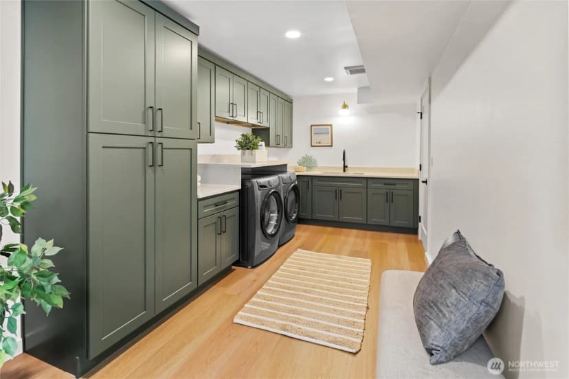 Property photo for 4360 Somerset Boulevard Se, Bellevue photo 21