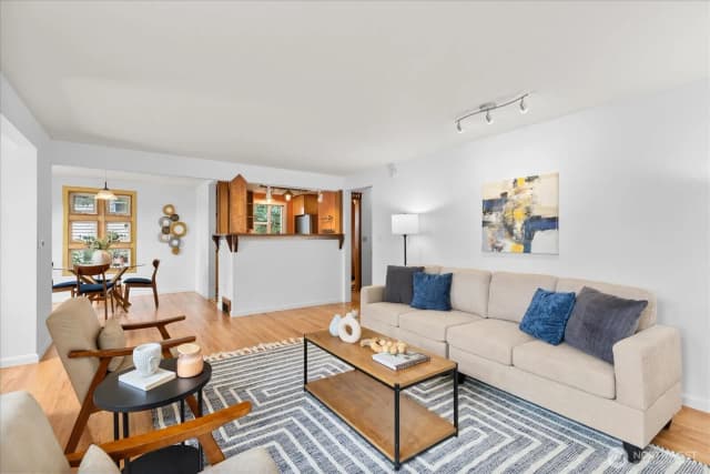 Property photo for 2804 Prosch Avenue W, Seattle photo 4