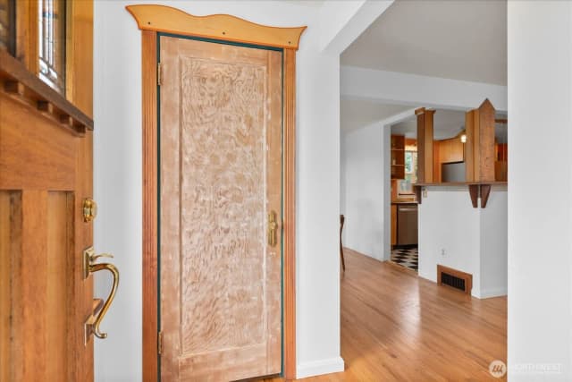 Property photo for 2804 Prosch Avenue W, Seattle photo 2