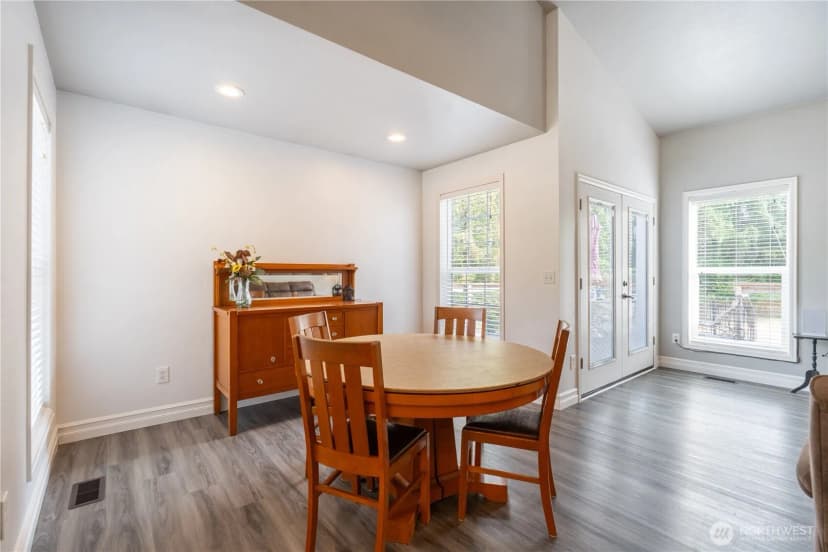 Property photo for 5512 331st Street S, Roy photo 10