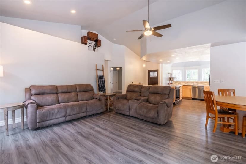 Property photo for 5512 331st Street S, Roy photo 12