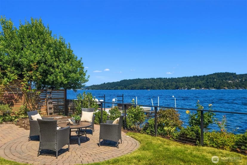 Property photo for 11754 Riviera Place Ne, Seattle photo 4
