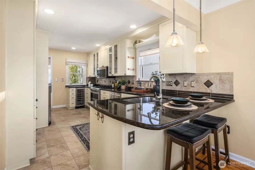 Property photo for 11754 Riviera Place Ne, Seattle photo 13