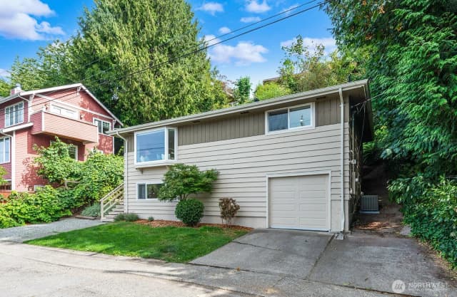Property photo for 5625 Sw Teig Place, Seattle photo 2
