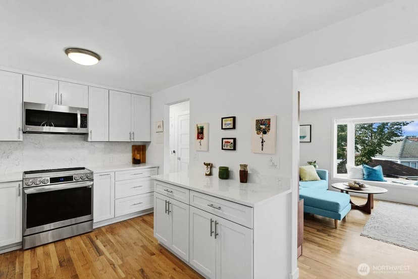 Property photo for 5625 Sw Teig Place, Seattle photo 11