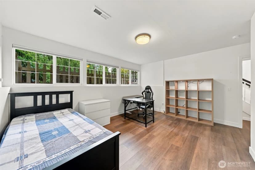Property photo for 17101 Ne 28th Place, Bellevue photo 27