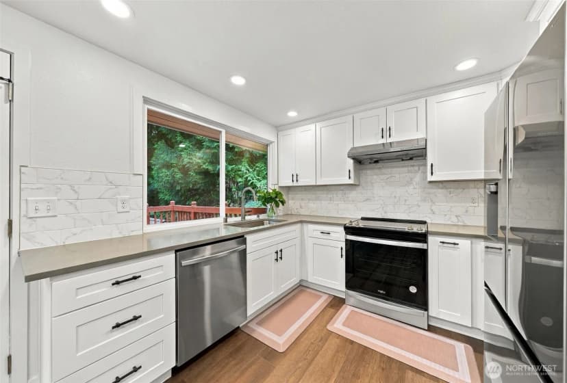 Property photo for 17101 Ne 28th Place, Bellevue photo 9