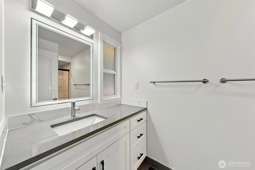Property photo for 17101 Ne 28th Place, Bellevue photo 24