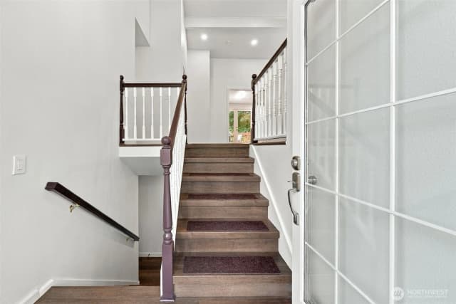Property photo for 17101 Ne 28th Place, Bellevue photo 4