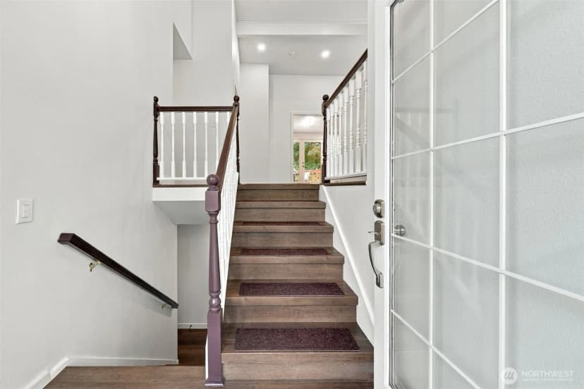 Property photo for 17101 Ne 28th Place, Bellevue photo 4