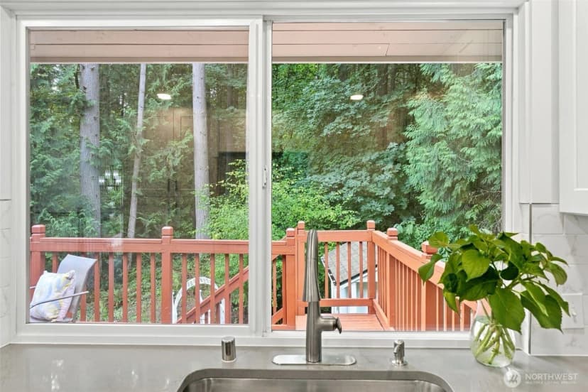 Property photo for 17101 Ne 28th Place, Bellevue photo 10