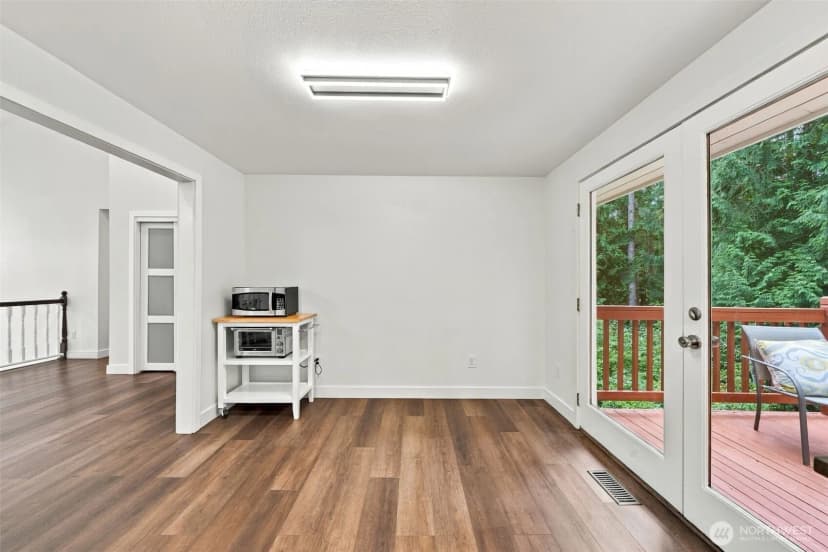Property photo for 17101 Ne 28th Place, Bellevue photo 12