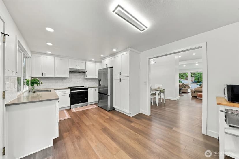 Property photo for 17101 Ne 28th Place, Bellevue photo 11