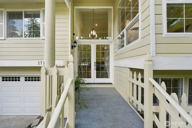 Property photo for 17101 Ne 28th Place, Bellevue photo 3