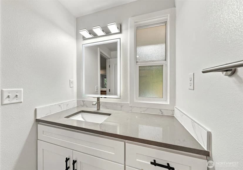 Property photo for 17101 Ne 28th Place, Bellevue photo 17